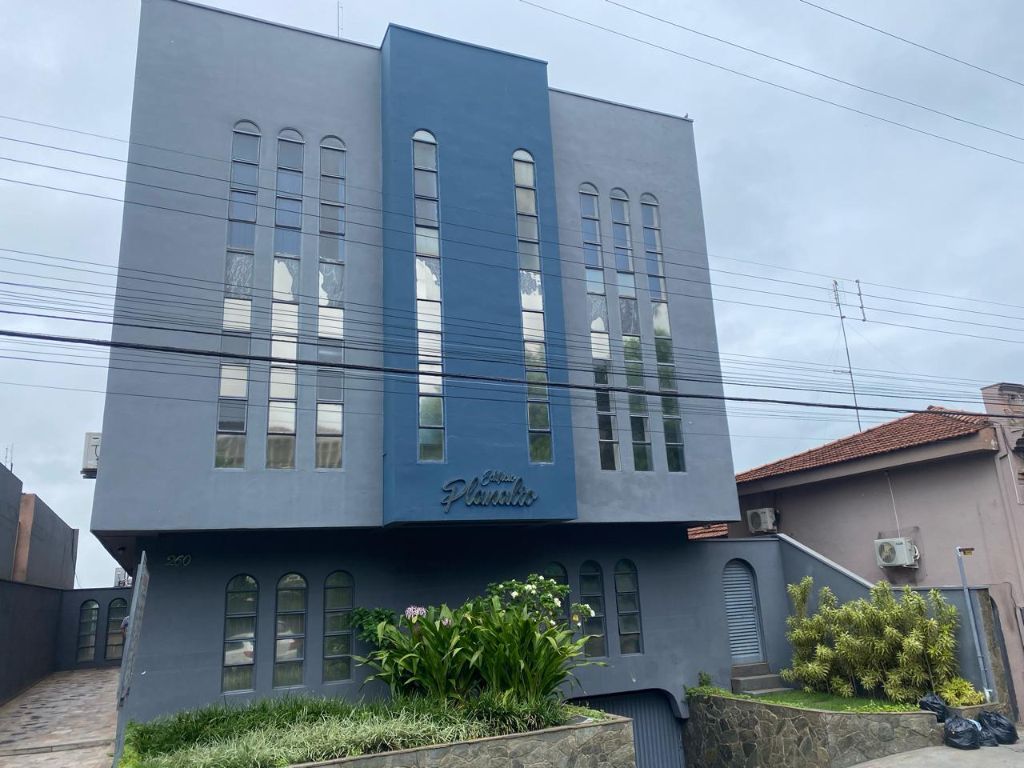 SALA COMERCIAL NO EDÍFICIO PLANALTO COM 04 VAGAS DE GARAGEM E SALA PARA ARQUIVO MORTO NO SUBSOLO