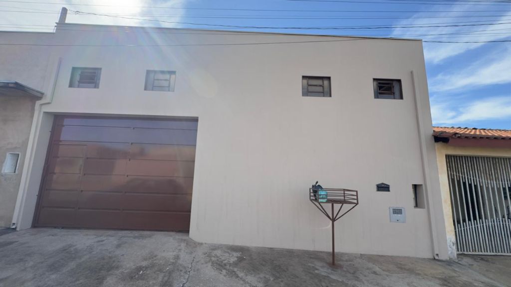 Barracão Comercial com Área de Lazer e Piscina